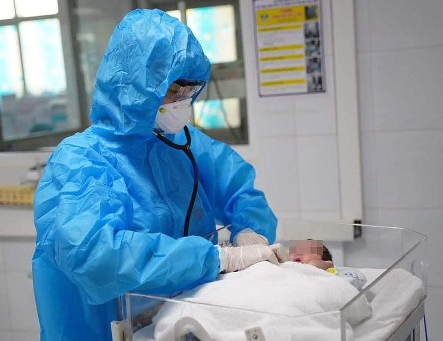 Không ít trẻ em sinh ra khi mẹ mắc COVID-19, thậm chí mô côi khi cha mẹ mất vì dịch bệnh này. Ảnh minh hoạ