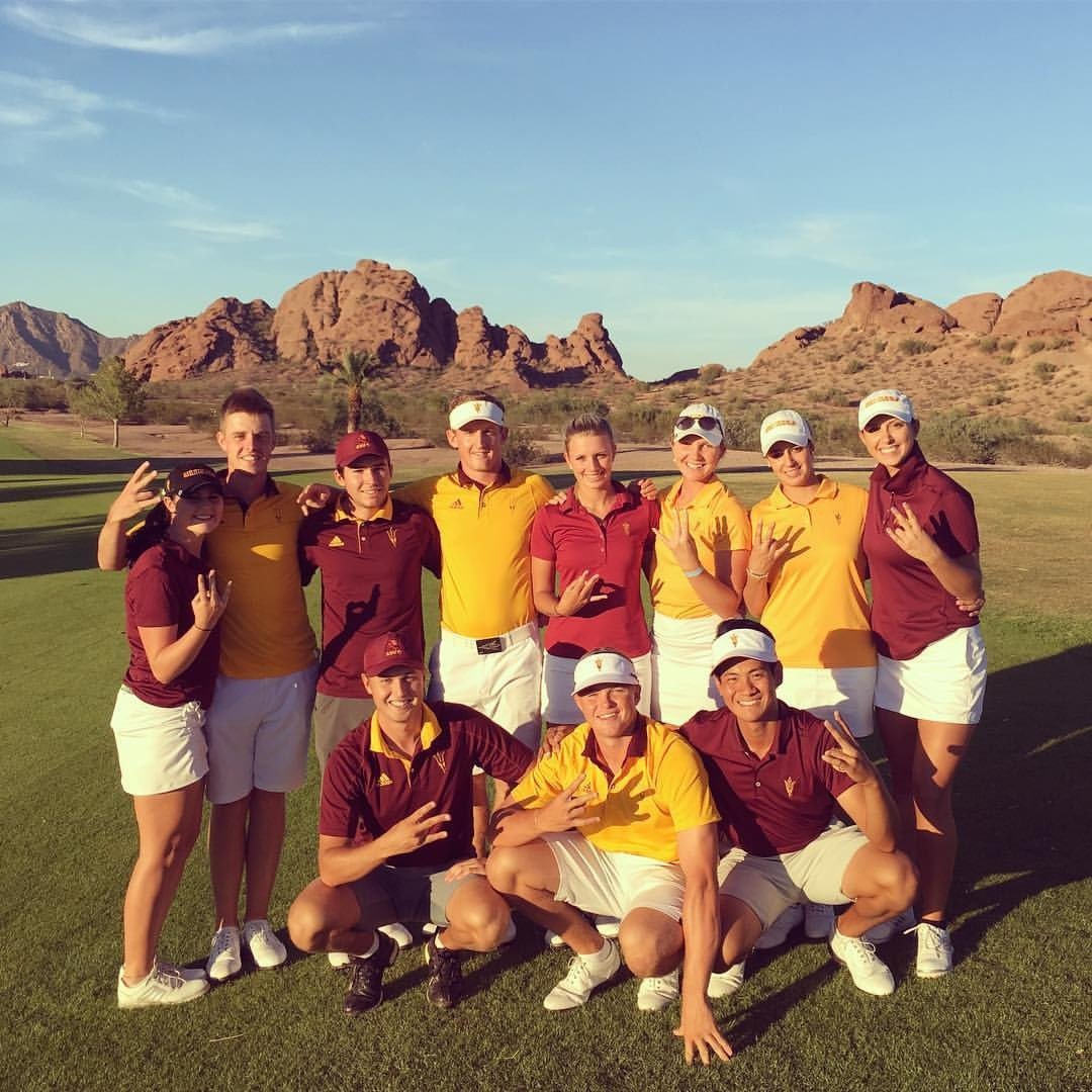 Trương Ch&iacute; Qu&acirc;n trong đồng phục đội tuyển golf Đại học Arizona State