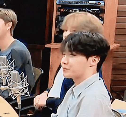 Biểu cảm “hoảng hốt tột độ” siêu buồn cười của V BTS trở thành đề tài hot của netizen Hàn ảnh 3