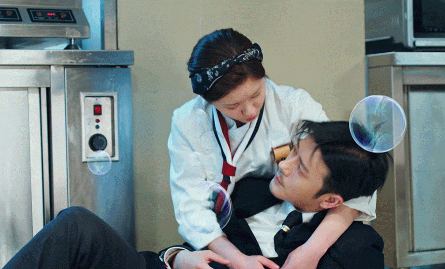 Chán xuyên không, Triệu Lộ Tư hóa cô nàng hậu đậu trong phim ngôn tình "Em Thích Anh" ảnh 2