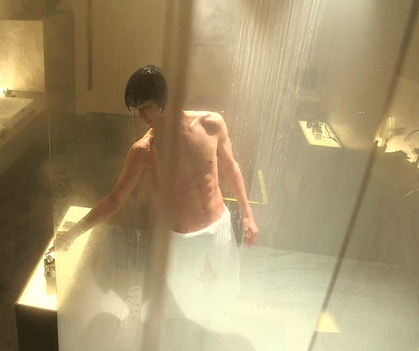 Netizen Trung "phát cuồng" với body sáu múi của Kim Soo Hyun trong phim “Điên Thì Có Sao?“ ảnh 3