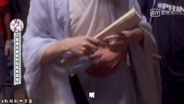 La Vân Hi bất lực khi bị đạo diễn “back hug” ở hậu trường “Nguyệt Thượng Trọng Hỏa“ ảnh 3