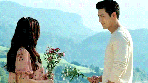 Khi hai bạn ở cùng nhau, ngôn ngữ cơ thể sẽ nói lên kha khá suy nghĩ và cảm xúc của chàng ảnh 1