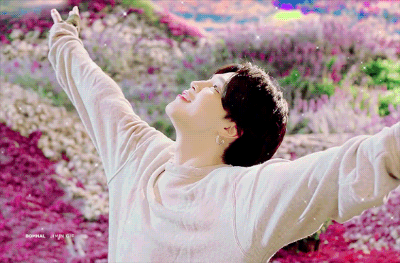 BTS ôn nhu dịu dàng đúng chuẩn “boyfriend” trong MV tiếng Nhật "Stay Gold" ảnh 10