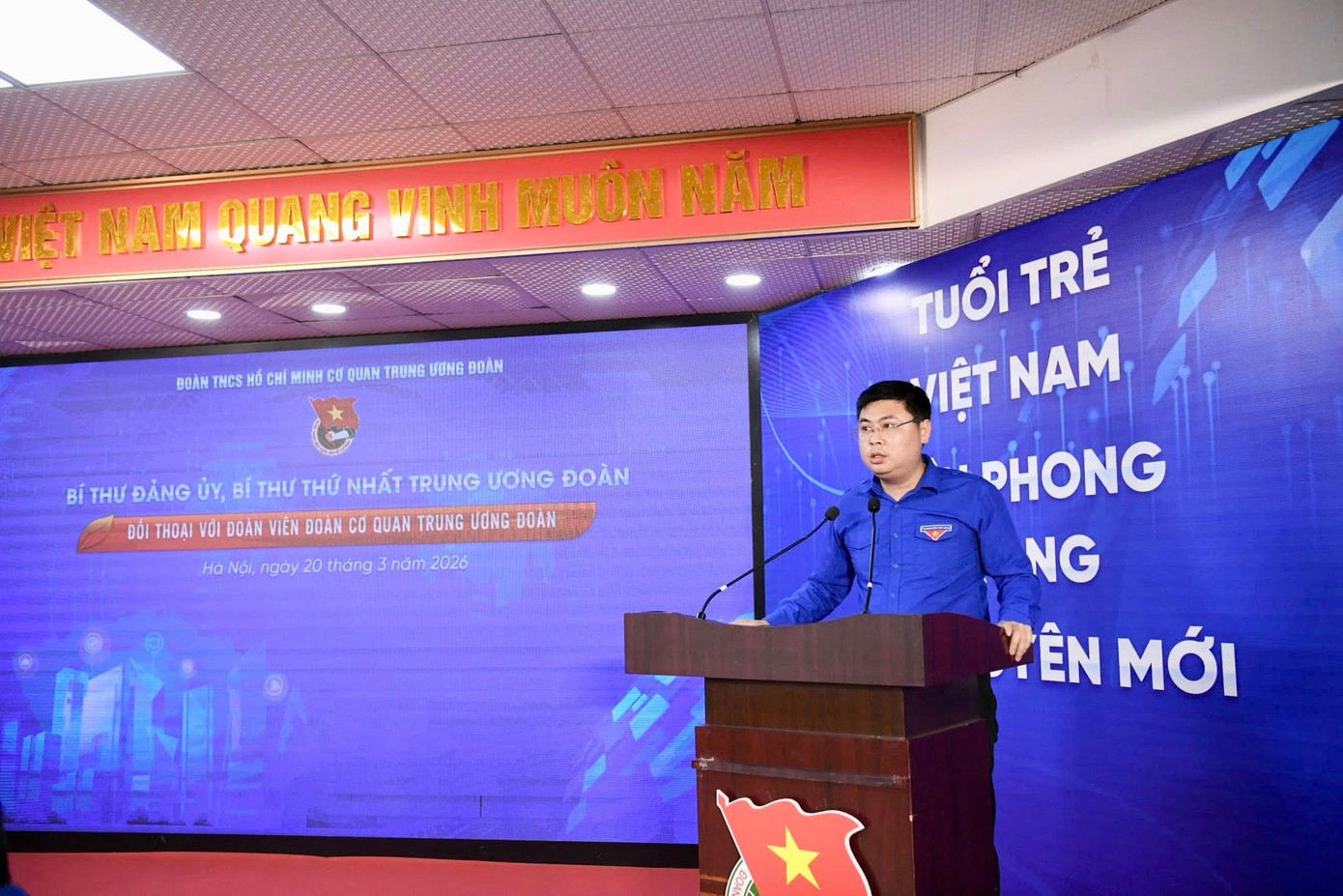 Đồng chí Đỗ Văn Bách - Bí thư Đoàn thanh niên cơ quan T.Ư Đoàn phát biểu đề dẫn chương trình.