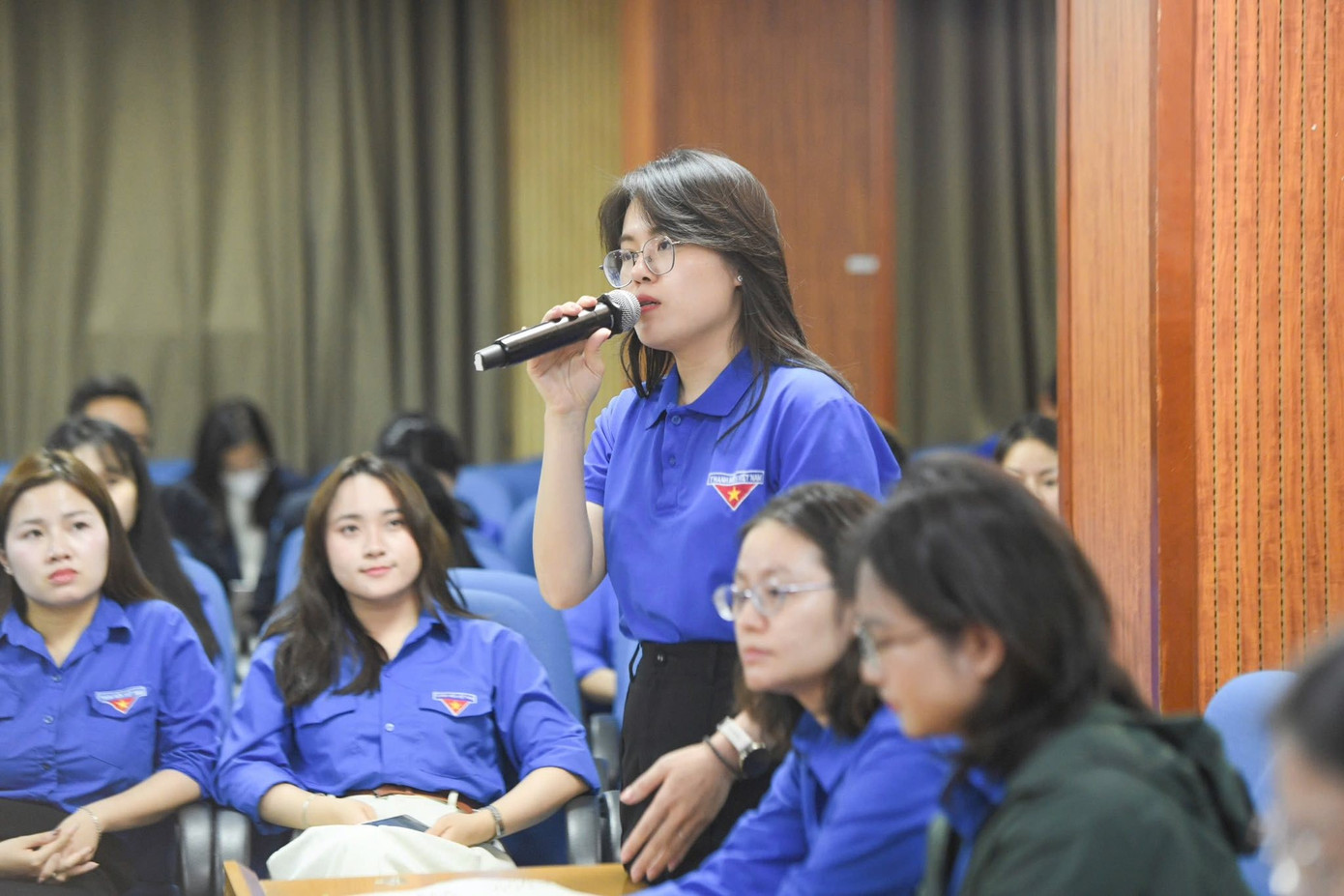 Đoàn viên, cán bộ trẻ cơ quan đặt câu hỏi với Bí thư thứ nhất tại chương trình Đối thoại.