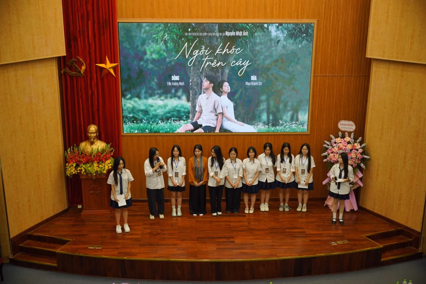 Phim ngắn "Ngồi khóc trên cây" do các bạn học sinh lớp 11 thực hiện.