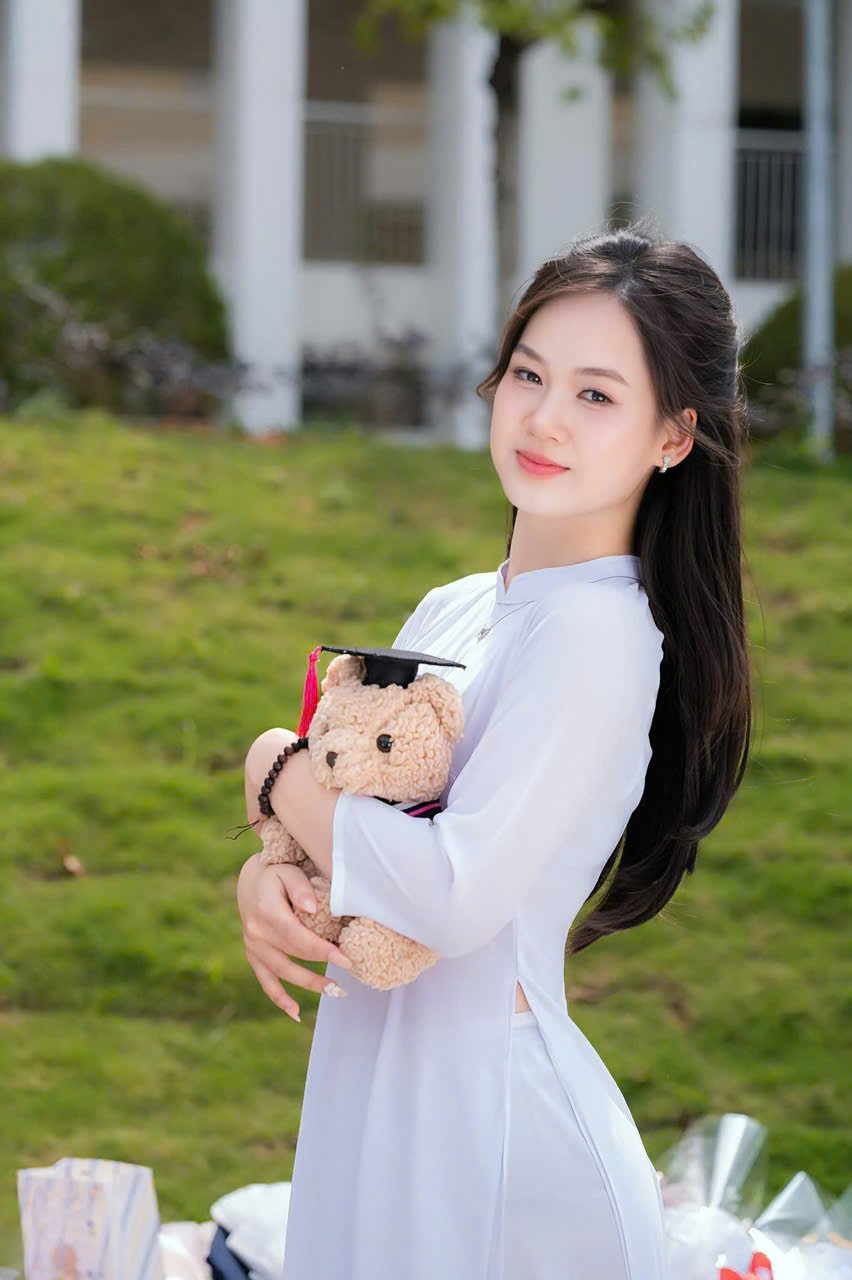 Nguyễn Lê Hiền Mai, 1 trong 8 thủ khoa khối A00 trong kỳ thi tốt nghiệp THPT năm 2025. bc0e185c8da33bfd62b2-58258.jpg