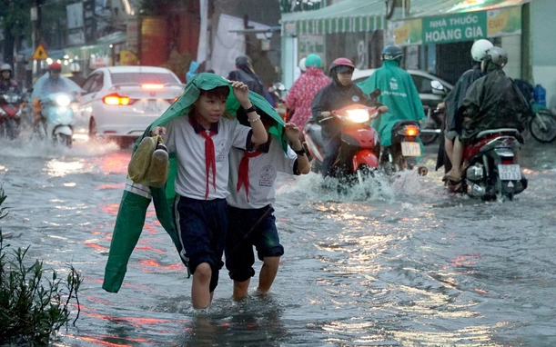 Nhiều trường tại Hà Nội cho học sinh, sinh viên nghỉ học gấp để tránh bão số 3 Wipha. (Ảnh minh họa từ Internet) 333-1725602049281966649765-0-13-382-624-crop-17256020571711318784612.png