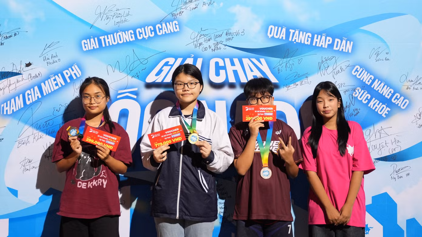 trao-giai-thuong-1.jpg
