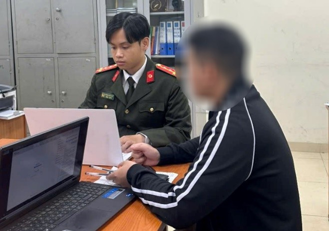 Anh C làm việc với cơ quan Công an.