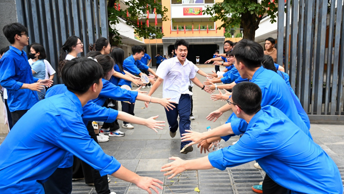 Thí sinh hoàn thành kỳ thi lớp 10 THPT tại Hà Nội. (Ảnh: TPO) thi-toan-3473-9102.jpg