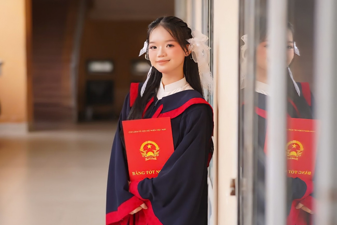 Thái Mạc Tường Vi - học sinh Trường THPT Tây Thạnh (TP.HCM). anh-bia-5804-8205.jpg