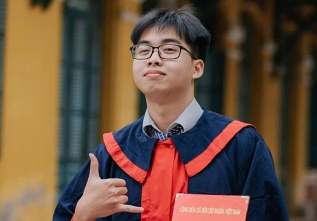 Việt Hưng dự định theo học ngành Công nghệ thông tin tại Đại học Bách khoa Hà Nội, với định hướng trở thành kỹ sư phần mềm. thu-khoa-kep-1.jpg