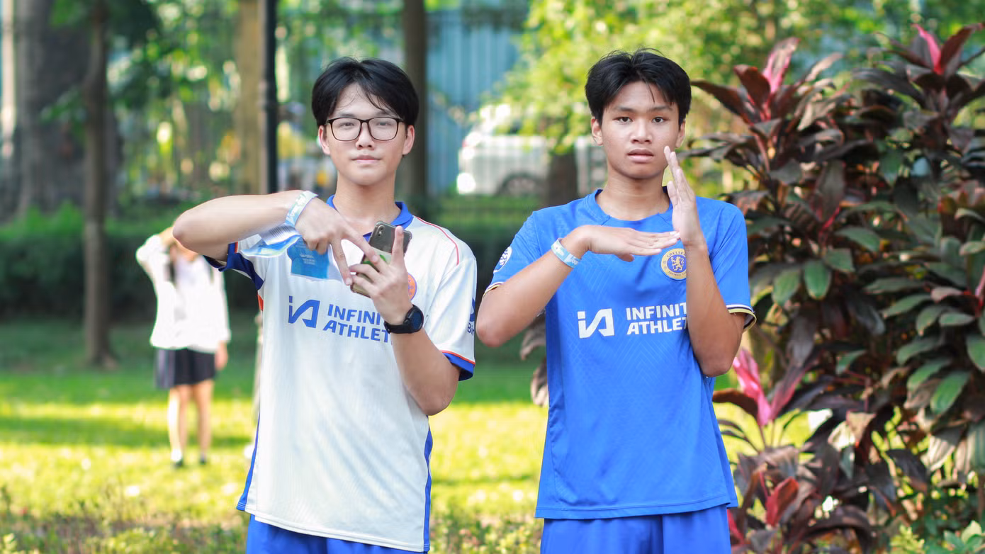 cac-ban-tre-huong-ung-giai-chay.jpg
