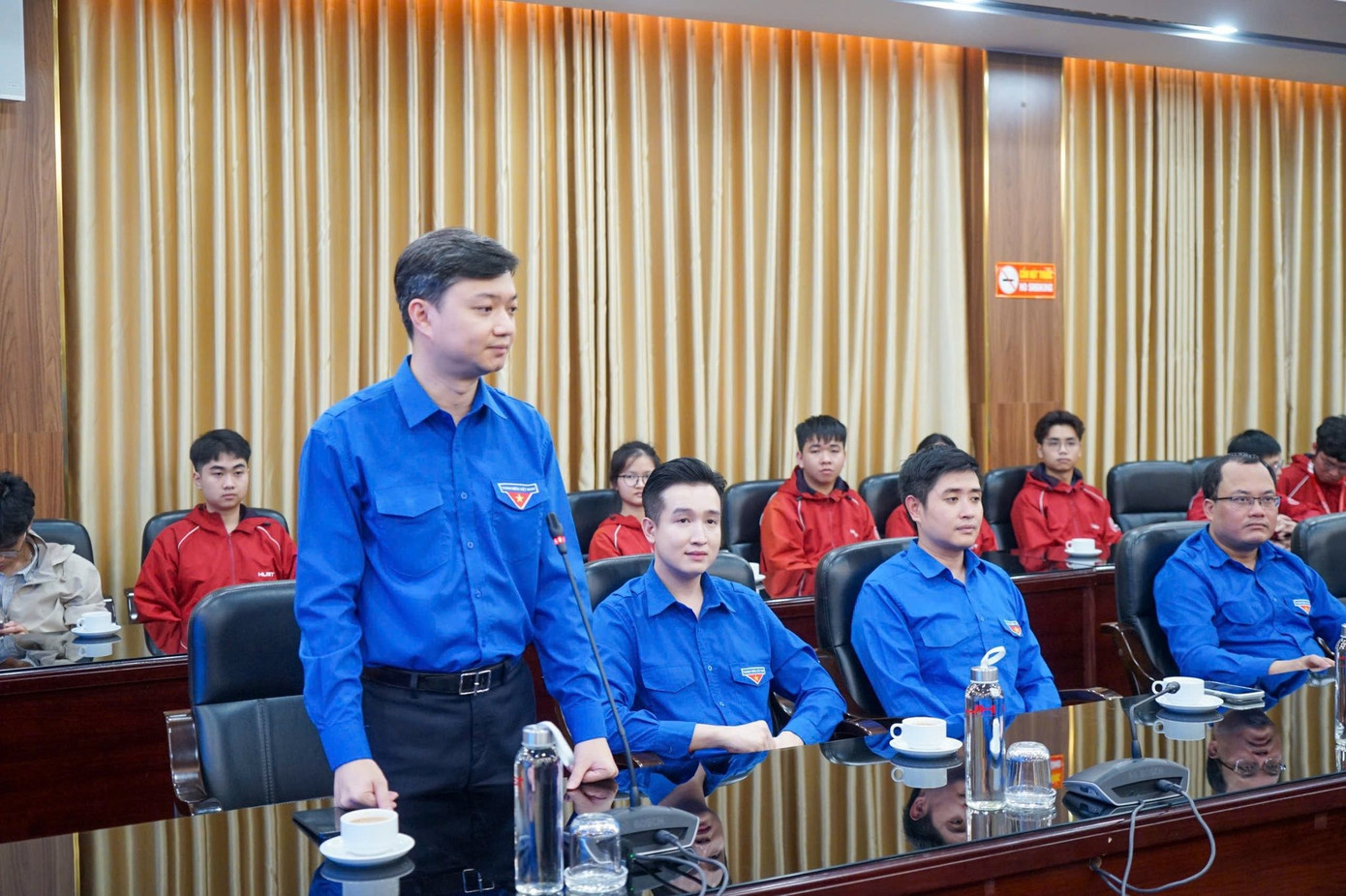 Đồng chí Nguyễn Minh Triết phát biểu tại buổi trao tặng Huy hiệu Tuổi trẻ dũng cảm.