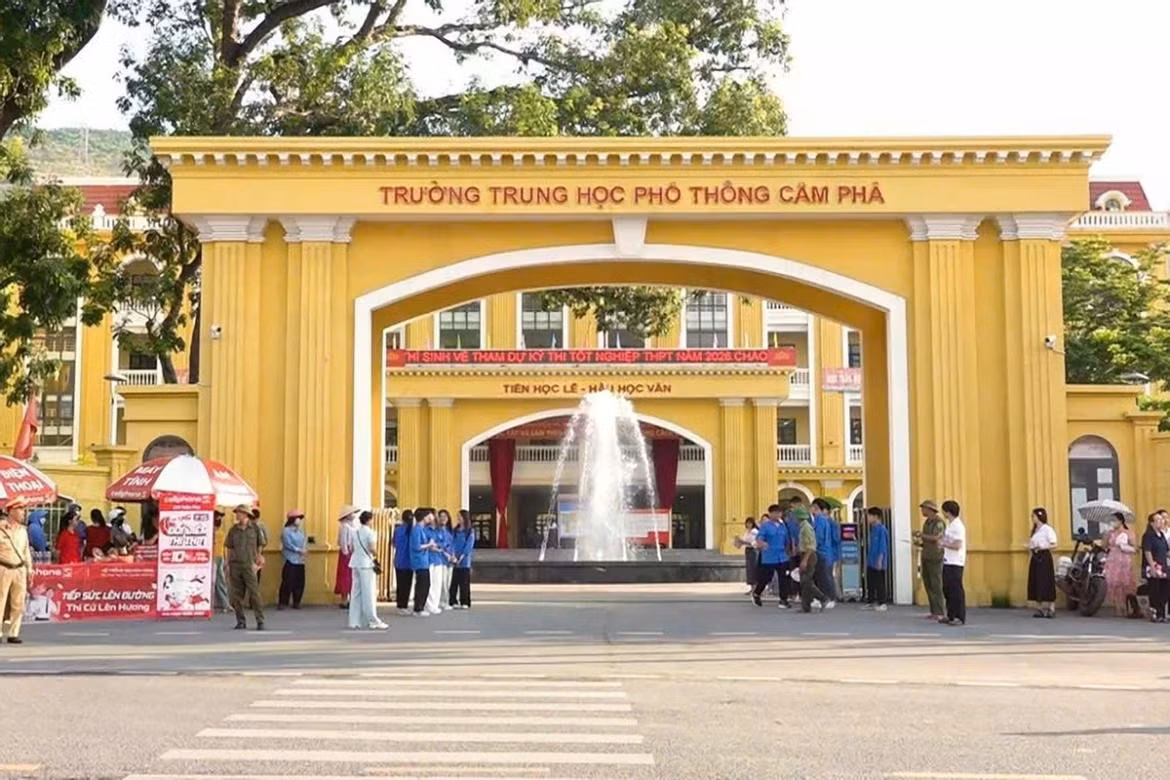 hoc-sinh-to-giam-thi-doi-bai-0jpg.jpg