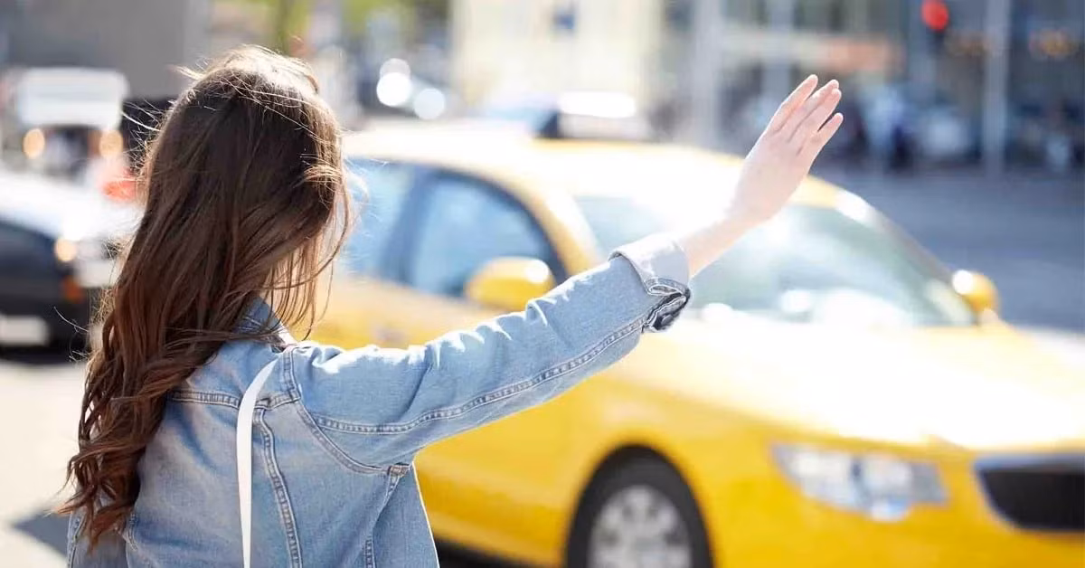 Chính thức: Xe taxi, xe dịch vụ không phải trang bị ghế ngồi cho trẻ em. (Ảnh minh họa)