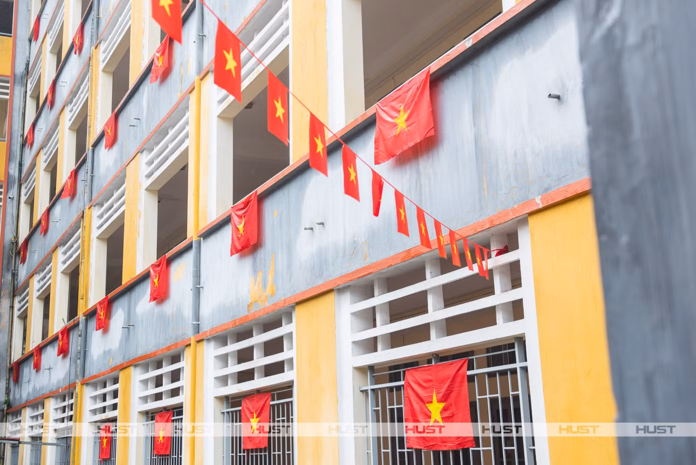 Không khí chuẩn bị tại ký túc xá đã sẵn sàng cho Đại lễ