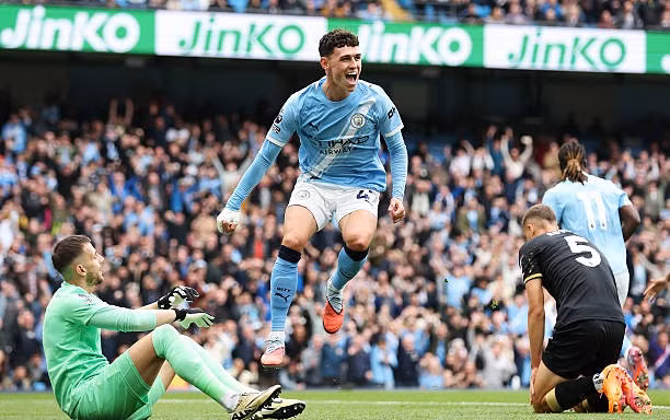Haaland lập cú 'đúp', Man City đại phá Burnley 