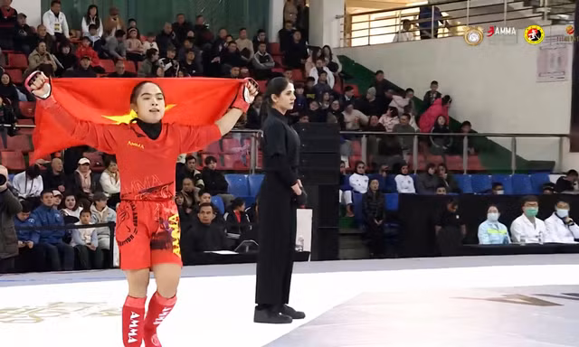 Từ lớp học vùng cao đến sàn đấu MMA: 'Cô giáo mầm non' Lò Thị Phung hạ đối thủ sau 51 giây, giành HCV châu Á
