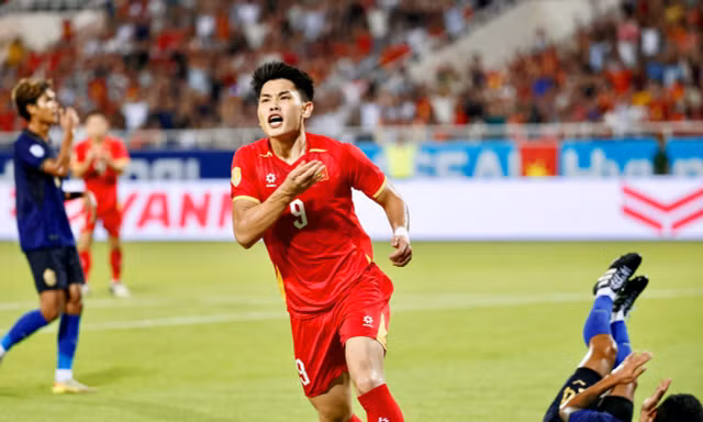 Trực tiếp Việt Nam và Campuchia 0-0 (H1): VÀO, Đình Bắc ghi bàn