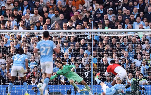 Trực tiếp Man City vs Arsenal 2-1 (H2): Haaland nhận thẻ vàng 