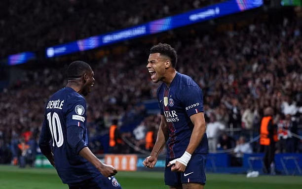 PSG thắng dễ Liverpool, đặt một chân vào bán kết Champions League