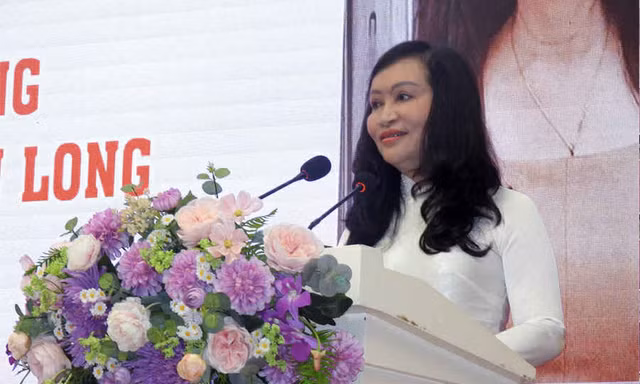 Trao bằng tốt nghiệp cho gần 600 tân cử nhân, kỹ sư hệ từ xa