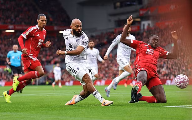 Trực tiếp Liverpool vs MU 0-1 (H1): Lammens cứu thua MU
