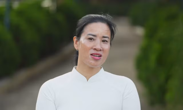 Nước mắt trước tượng đài Gạc Ma: 'Bố là niềm tự hào, cũng là nỗi nhớ không nguôi…'