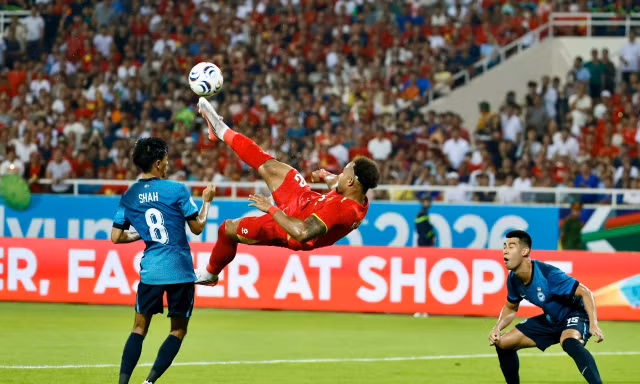 Trực tiếp Việt Nam 0-0 Singapore (hiệp 1): May mắn đang ngoảnh mặt với đội tuyển Việt Nam