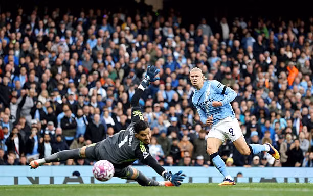 Man City nhấn chìm MU nhờ cú 'đúp' của Erling Haaland