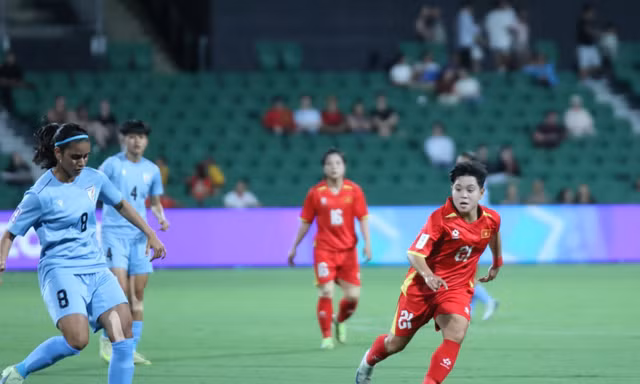 HLV Mai Đức Chung khen bản lĩnh học trò sau chiến thắng nghẹt thở trước Ấn Độ