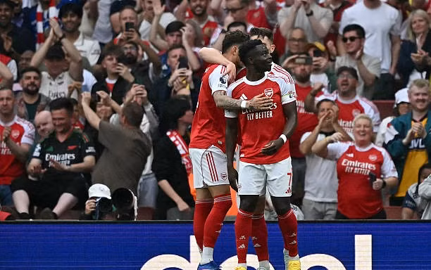 Trực tiếp Arsenal vs Fulham 2-0 (Hết H1): Vào!!! Saka ghi bàn 
