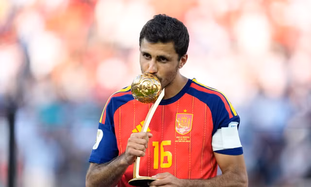 Barcelona ra giá bèo cho Rodri, Man City lắc đầu 
