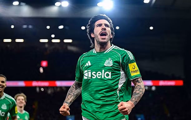 Tonali rực sáng, Newcastle ngược dòng ngoạn mục trước Aston Villa