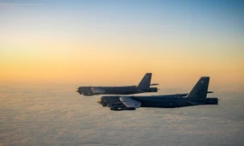 Hai máy bay ném bom B-52 của Mỹ xuất hiện gần Venezuela