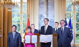 Tà áo dài truyền cảm hứng kết nối và mở rộng hợp tác toàn cầu