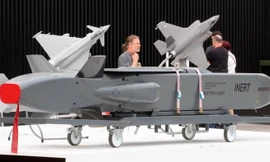 Ukraine sắp nhận vũ khí tầm xa từ Đức