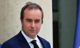 Tổng thống Pháp bổ nhiệm bộ trưởng quốc phòng làm thủ tướng