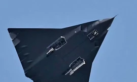 Hai tiêm kích tàng hình thế hệ sáu J-36 cùng xuất hiện trên bầu trời Trung Quốc