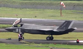 Máy bay tàng hình F-35B của Anh hạ cánh khẩn cấp xuống Nhật Bản
