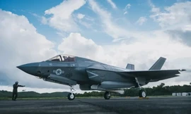 Mỹ công bố hình ảnh mới nhất về 10 máy bay tàng hình F-35 triển khai gần Venezuela