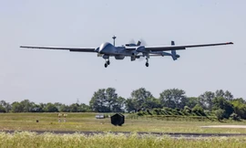 Hàng loạt máy bay không người lái lạ xuất hiện trên các địa điểm trọng yếu ở Đức