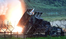 Tổng thống Mỹ Trump để ngỏ khả năng chuyển vũ khí tầm xa cho Ukraine