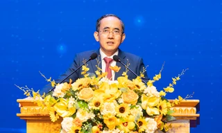 Tỉ phú có tài sản 9.000 tỉ đồng chính thức được thông qua chức danh giáo sư