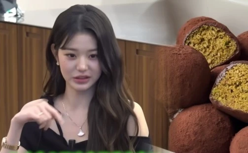 'Đắt hơn cả một bát mì': Danh tính chiếc bánh quy nhỏ bằng lòng bàn tay có giá khoảng hơn 200.000 đồng đang 'gây sốt'