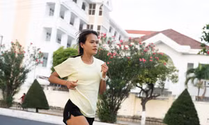 Nắng, gió Khánh Hòa thử thách màn trở lại đường đua marathon của Hồng Lệ