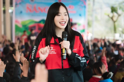 'Hoa hậu Việt Nam' Thanh Thủy lần đầu thử sức với ca hát vì điều ý nghĩa đặc biệt